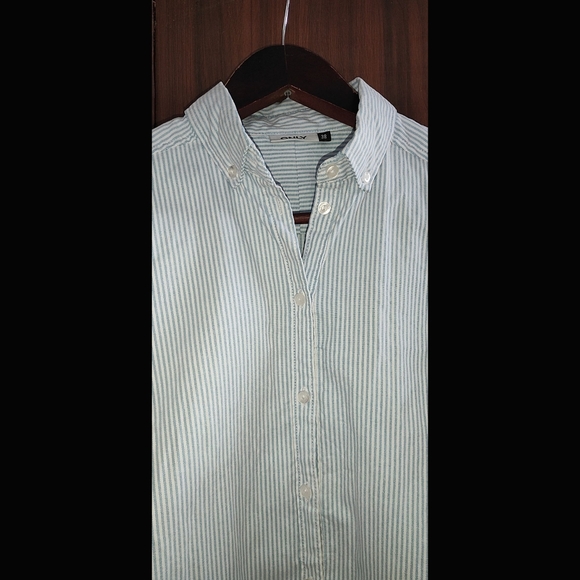 ❌SOLD❌ONLY White & Blue Stripe Formal Shirt - Picture 7 of 7